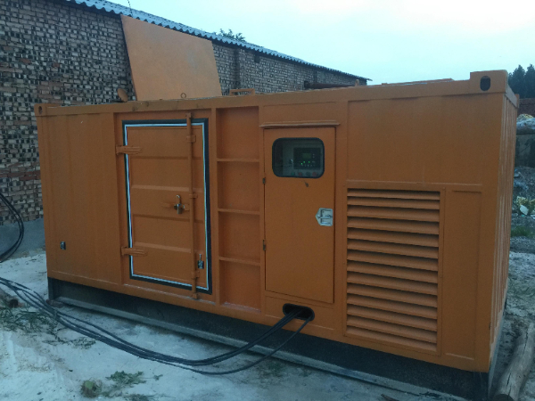 永昌发电机组长期使用中，电缆线的敷设路径有哪些要求？