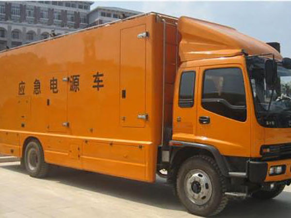 永昌冬季柴油发电机启动前，如何检查燃油系统中的积水？